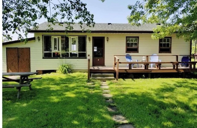 ONLY RURAL FAMILY PRIVATE LAKE ERIE BEACH GETAWAY WITH NO ÇLEANING FEE CHARGED