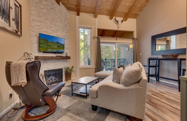 Onyx Gem: 1 BR, 1.5 BA Townhouse in Carnelian Bay, Sleeps 4
