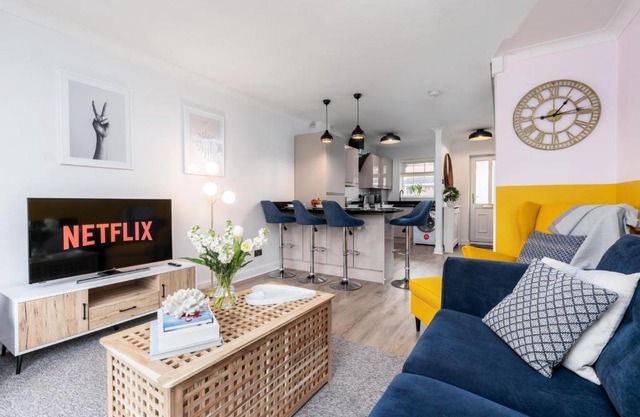 Open Plan Contemporary Home - Designed for Contractors