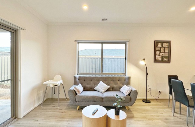 Open Range Zoo/cozy Bed/free Netflix/android Tv/fitness/workplace