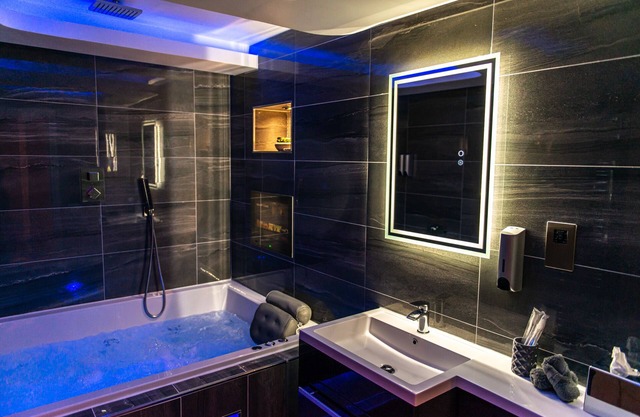 Optimal Apartments - Designer Jet Hot Tub Suite
