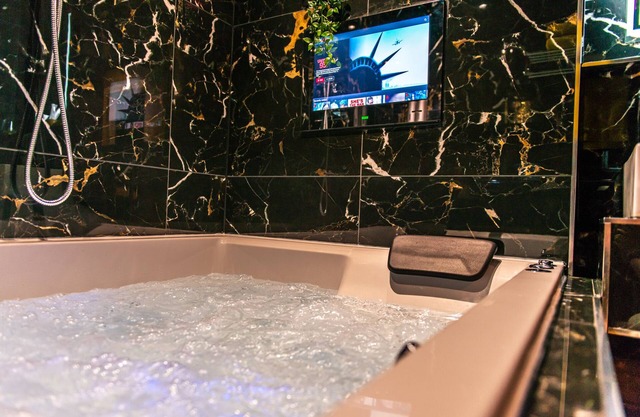 Optimal Apartments -Presidential Jet Hot Tub Suite