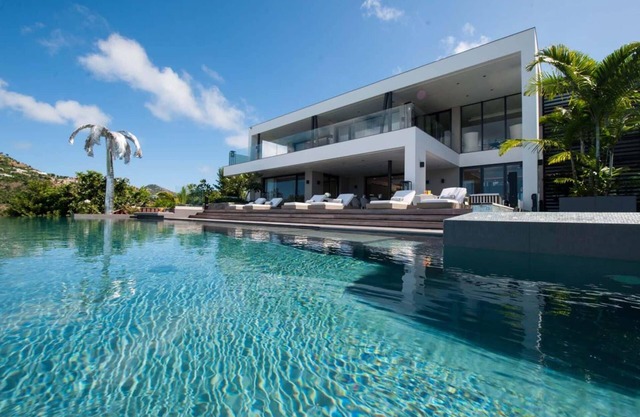 Opulent 6 Bedroom Ocean View Villa with Pool