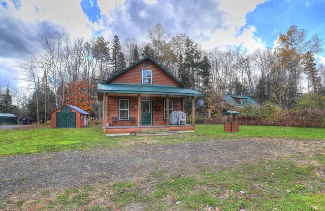 Oquossoc Camp - Great in-town Oquossoc location - walk to OG and Portage!