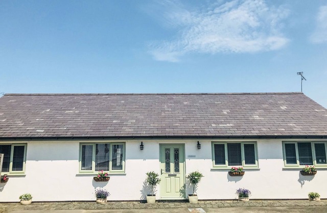 ORCHARD COTTAGE, family friendly, luxury holiday cottage in Halkyn
