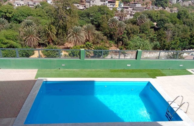 Os nossos quartos estão prontos com AC, WiFi, piscina, estamos situados em Praia