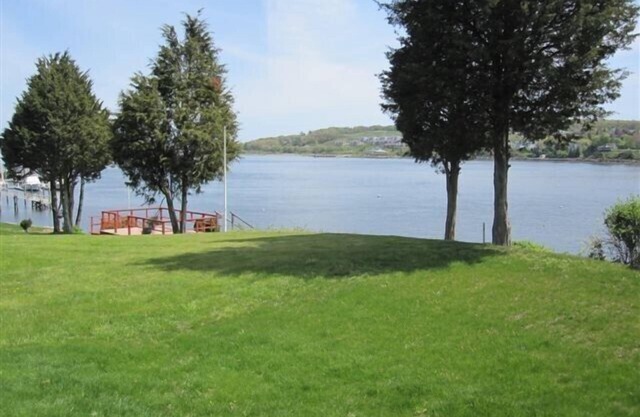 Our Cottage on the water-Labor Day Special-Relax Swim Read a book Go fishing