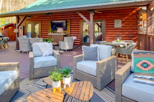 Outdoor Oasis Fall Family Retreat in Murphy!