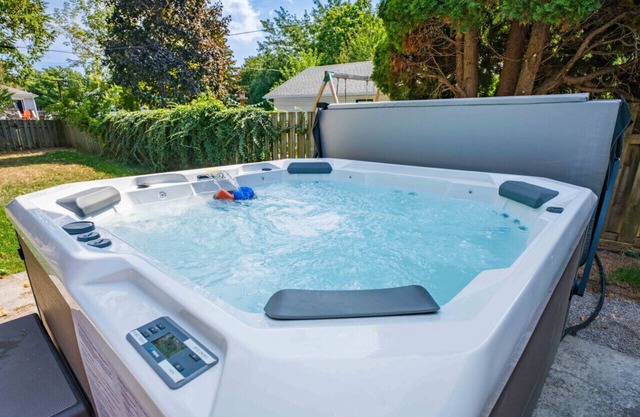 Outdoor Sauna|Hot Tub|Playroom|Port Dallhousie