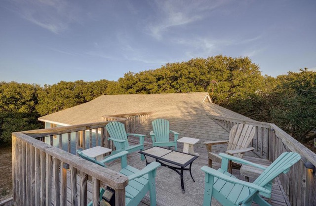 Outer Banks Retreat - Walk to Beach!
