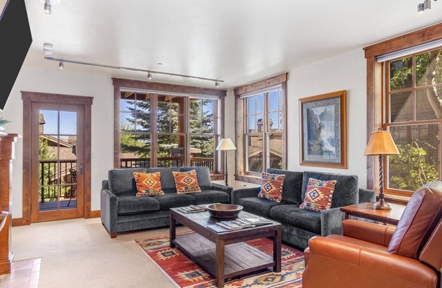 Outpost: Grand View 5020A - Fireplace, Elevator, AC!