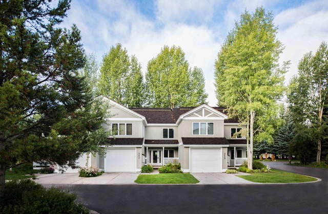 Outpost: Teton Pines 3457