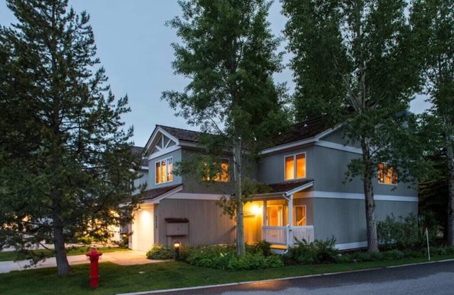 Outpost: Teton Pines 3459