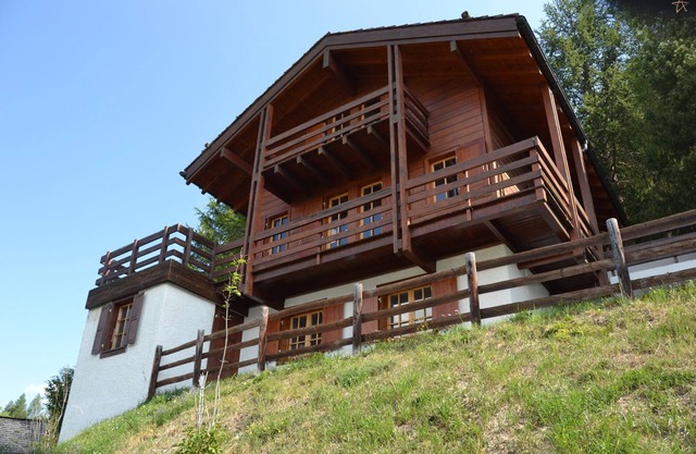 Outside : spacious 3-storey chalet, for 10 person, nice panoramic view, terrace and balcony –Inside