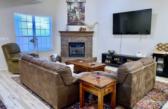 Overton Opulence - 3BR 3BA - Close to Tech