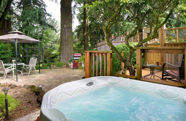Owl Forest Studio, Romantic & Private with Hot Tub