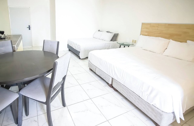 OYO Hotel Plaza Las Torres, Cabo San Lucas