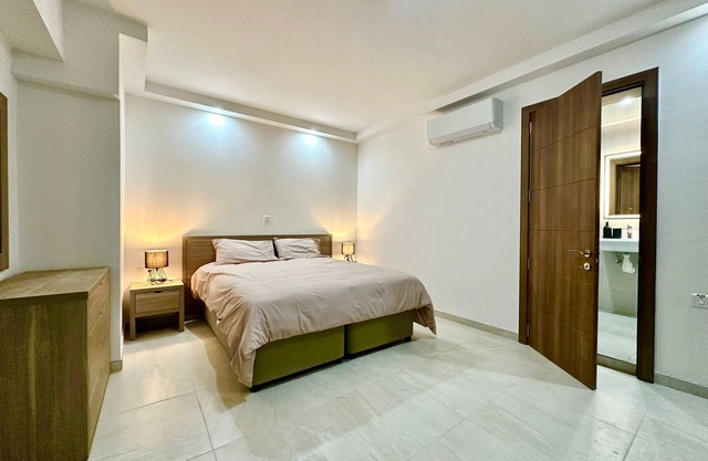 Paceville New Apt off the sea