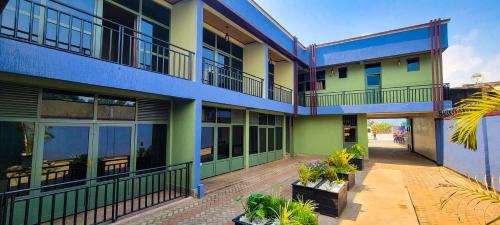Pacific Land Guesthouse