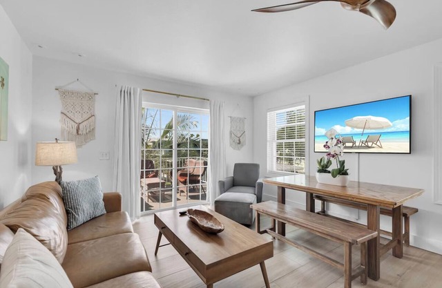 Pair of 3BR Townhouse w/Full Kitchen, Balconies, Pool & Resort Amenities!