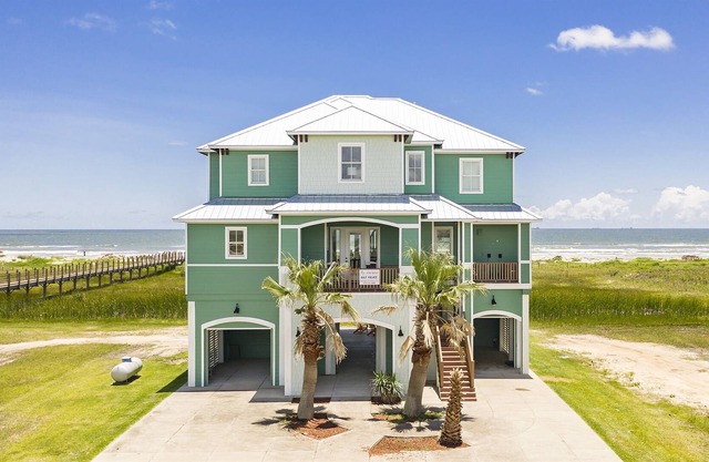 Palace On The Beach - Elevator Access - Beautiful Beach & Bay Views