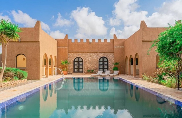 Palais ALSHAMS Experience Sahara Piscine Garden, 5 minutes from the ocean. Unique