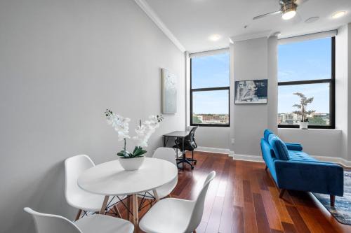 Palatial 1br W Rooftop Pool