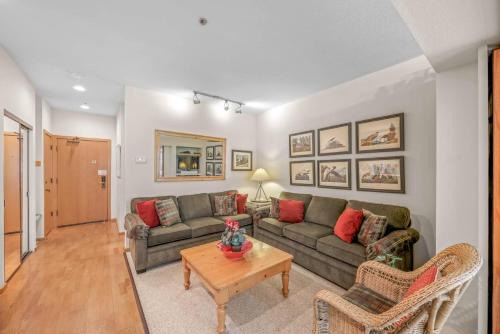 Palisades Tahoe Lodge Rentals Studio #143