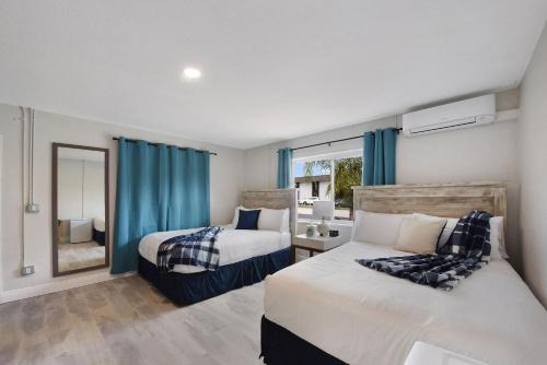 Palm Cove Motel