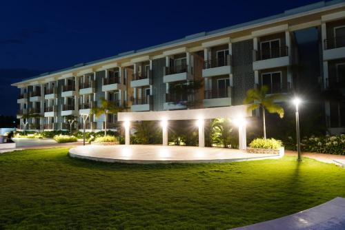 Palm Regal Resort