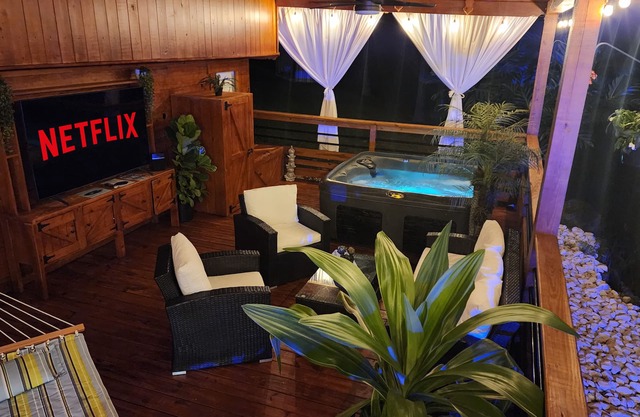 Palm's Luxury Suite with Jacuzzi