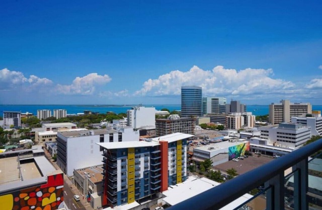 Pandanas Apt 7 (15th fl with harbour & city views)