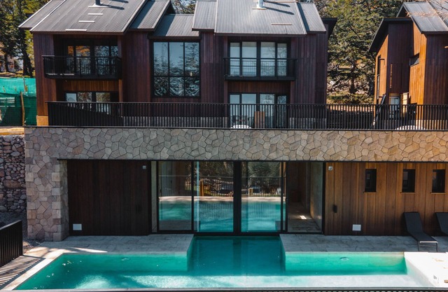 Panoramic views and luxury amenities: Vila Master with capacity for 5 people.