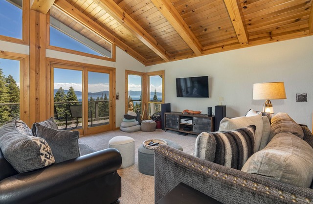 Panoramic Lake Tahoe View | Newly Remodeled | Dog Friendly | Pool Table | HOA Beach Access