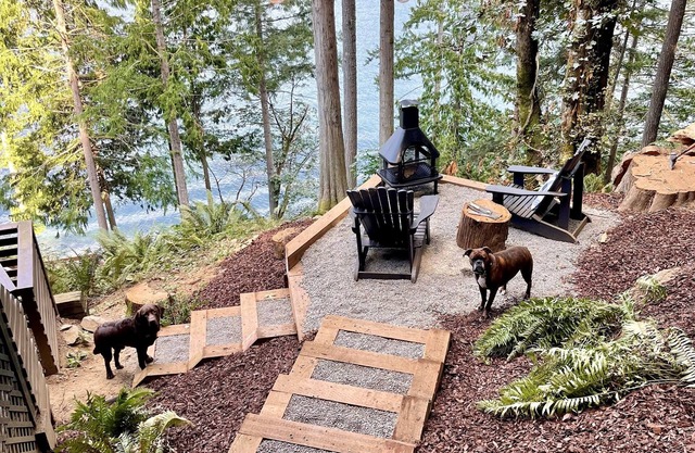 Panoramic Lake View Living with Hot Tub! Pet Friendly!