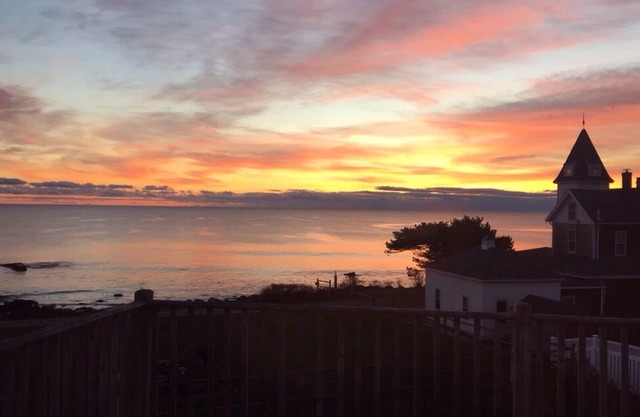 PANORAMIC OCEAN VIEWS AT MOODY POINT, Last Minute Specials For Peak Weeks!