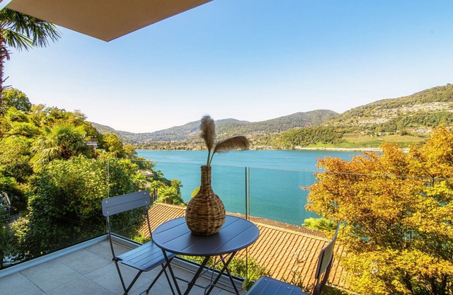 Panoramic studio apartment overlooking Lake Lugano (LA PALMA 1)