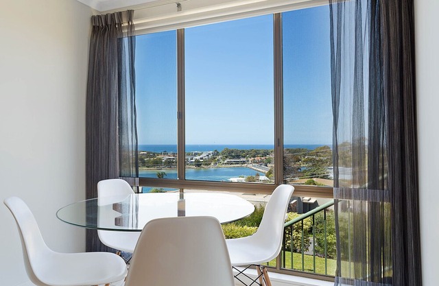 Panoramic Townhouses By Lisa (Deluxe Front Apartment- Pet Friendly) - 3+night