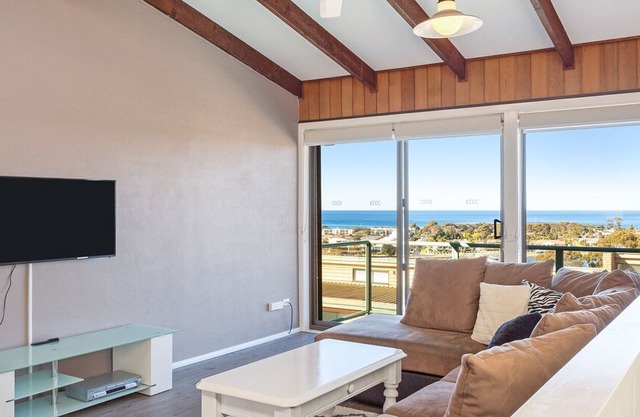 Panoramic Townhouses (Standard 2 Bedroom Pet Friendly Apartment) - 1+ night