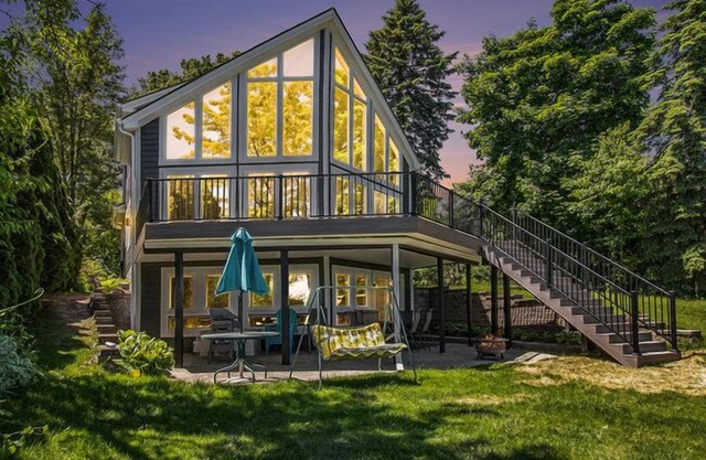 Panoramic view of spectacular all sports lake. 3 bed/3.5 bath
