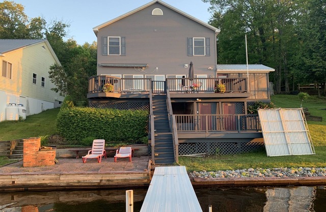 Panther Lake Waterfront. Dock and deck, on water with hot tub. Rent our boat!