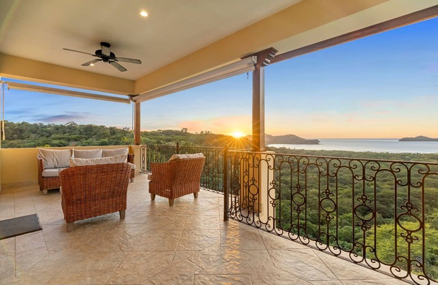 Papagayo Penthouse | Private Pool & Sunset Views