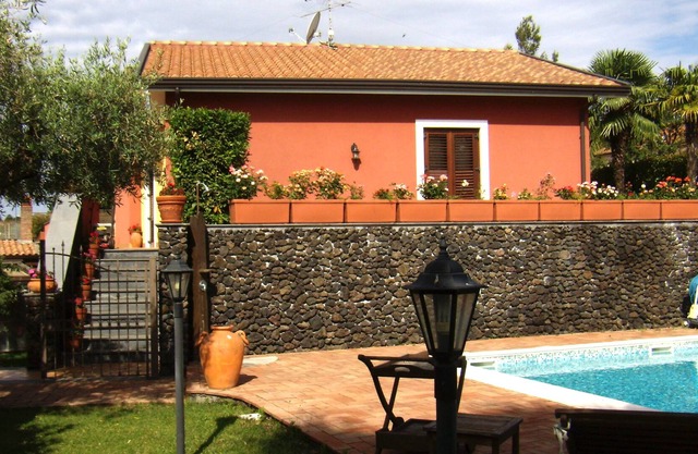 Papavero Rosso - villa at the foot of Mount Etna with private pool