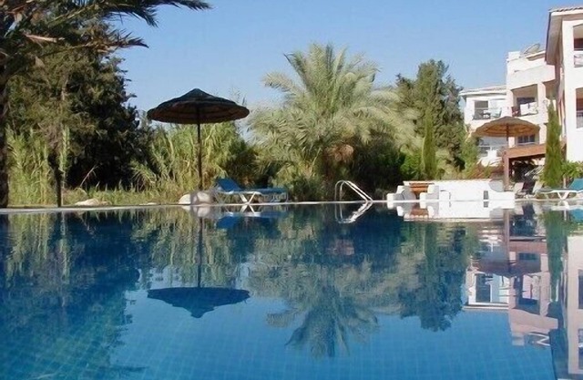 Paphos: superb 1-bedroom apartment in seaside tourist area sleeps 2