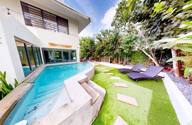 Papi's Tropical Pool Paradise