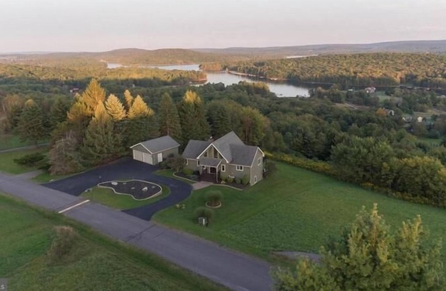 Paradise Cove Vista-Deck View-King Beds-Hot Tub, Paradise Cove Vista-Lake and Mountail View-Hot Tub-