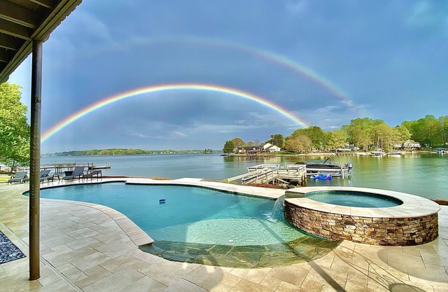 Paradise Point , Surrounded by water !