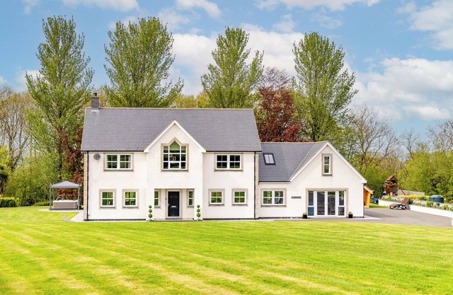 PARC Y DERI, pet friendly, with hot tub in Aberystwyth