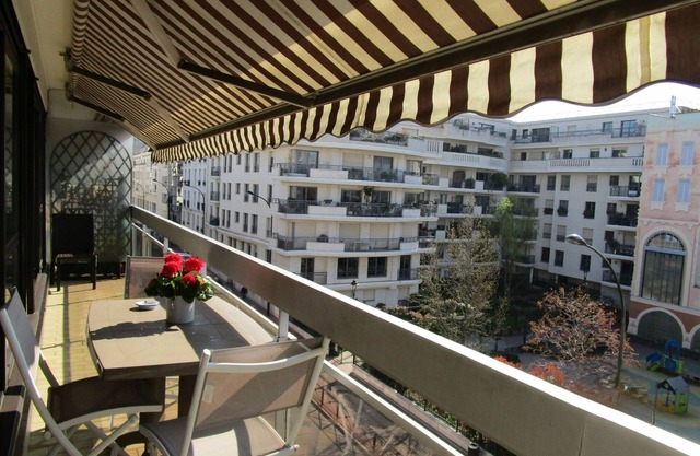 Paris-Levallois apartment 4*: 2 bedrooms/6 people 68m2, parking, near metro/bus