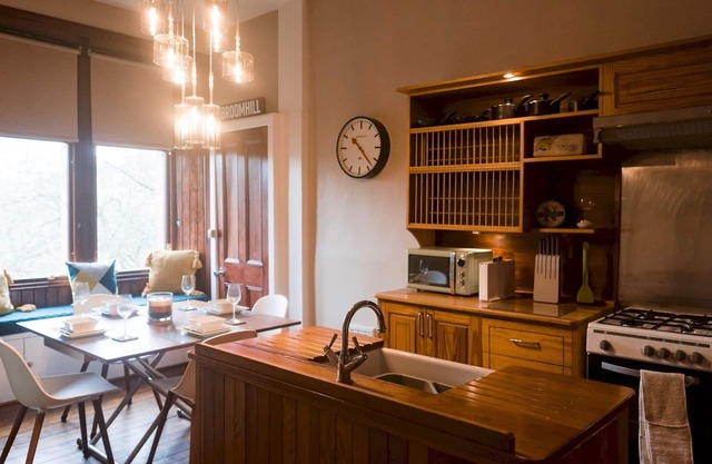 Pass the Keys | Beautiful, traditional 2 bed flat with free parking
